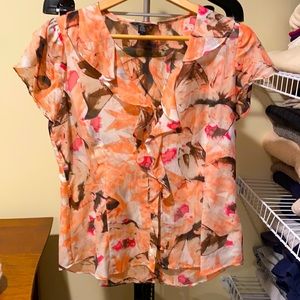 Women’s Banana Republic ruffled silk blend blouse. Size Medium